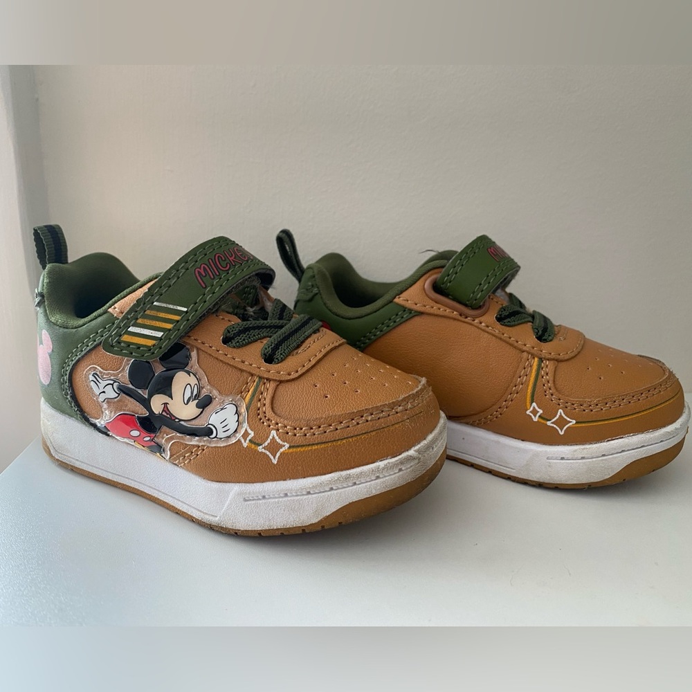 Disney Junior Mickey Mouse Toddler Shoes 6 Pre-Owned